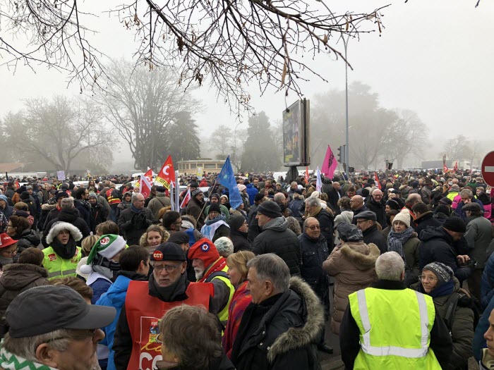 شلل عام يخيم على فرنسا  بسبب الإضراب